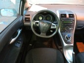 toyota auris del año 2010