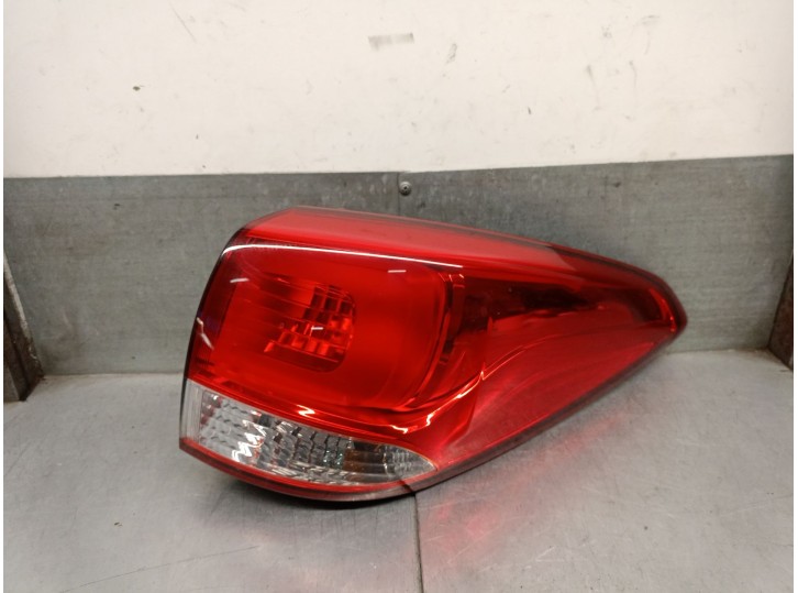 Recambio de piloto trasero derecho para kia carens iv 1.7 crdi referencia OEM IAM 92402A4020 92402A4020 