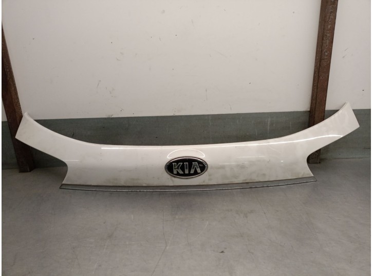 Recambio de molduras traseras para kia carens iv 1.7 crdi referencia OEM IAM 87311A4100 87311A4100 