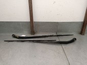 Replacement front right wiper arm for Kia Carens IV 1.7 CRDi OEM IAM reference 98321A4000 98311A4000 