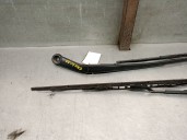 Replacement front right wiper arm for Kia Carens IV 1.7 CRDi OEM IAM reference 98321A4000 98311A4000 