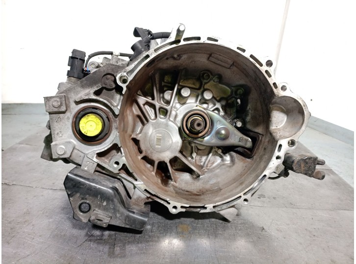 Recambio de caja cambios para kia carens iv 1.7 crdi referencia OEM IAM WEW6 4300032938 U44R