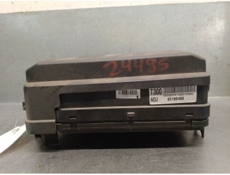 Recambio de caja reles / fusibles para chevrolet aveo 1.3 diesel cat referencia OEM IAM 95180488  