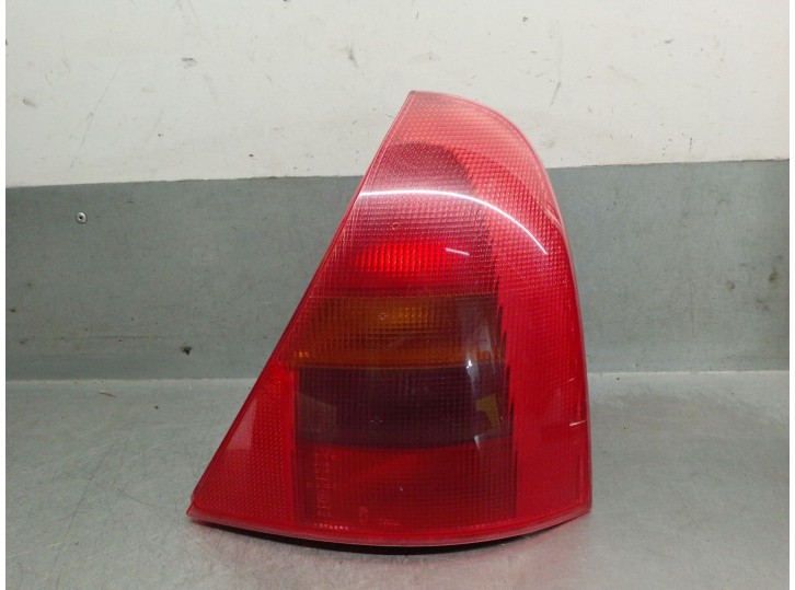 Recambio de piloto trasero derecho para renault clio ii fase i (b/cbo) 1.4 16v referencia OEM IAM 7700410516 7700410518 