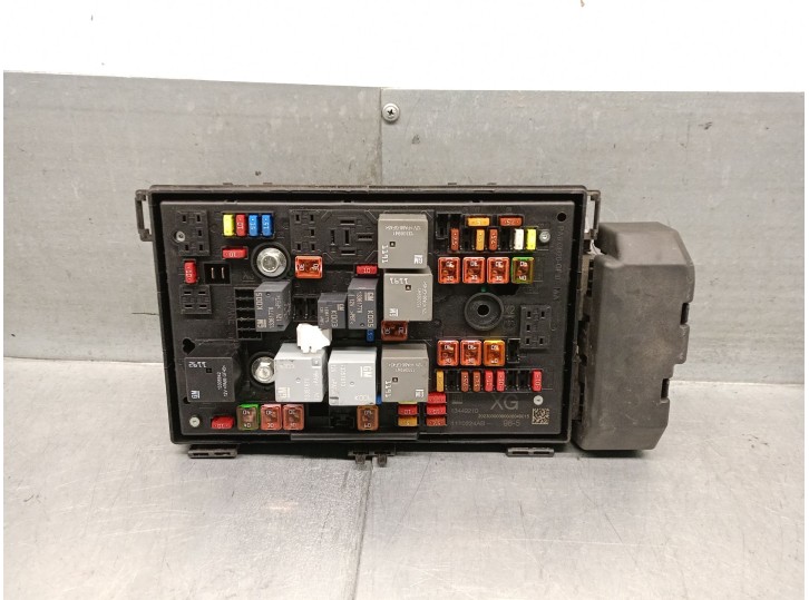 Recambio de caja reles / fusibles para opel astra j lim. 1.6 cdti dpf referencia OEM IAM 13449210 1110224AB 