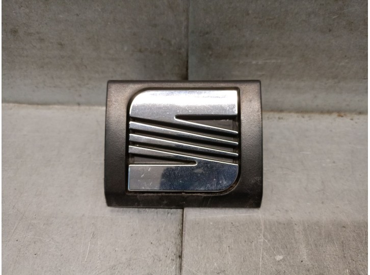 Recambio de anagrama para seat ibiza (6k) 1.6 referencia OEM IAM 6K6853601 1F 