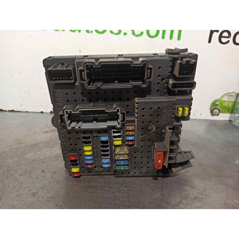 Recambio de caja reles / fusibles para volvo s60 berlina 2.4 diesel cat referencia OEM IAM 30728512 28017881 