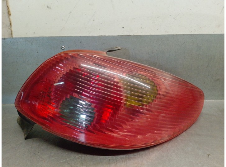 Recambio de piloto trasero derecho para peugeot 206 berlina x-line referencia OEM IAM 6351S0 6351S0 