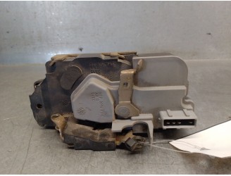 Recambio de cerradura puerta trasera derecha para peugeot 206 berlina x-line referencia OEM IAM 913887 913887 