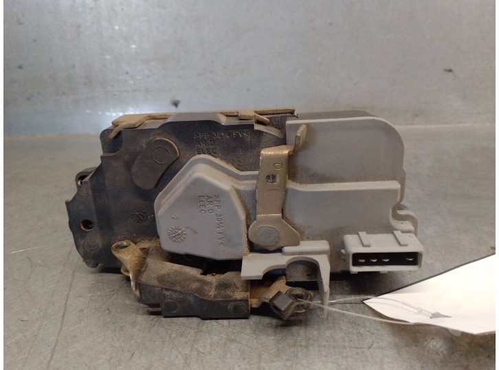 Recambio de cerradura puerta trasera derecha para peugeot 206 berlina x-line referencia OEM IAM 913887 913887 