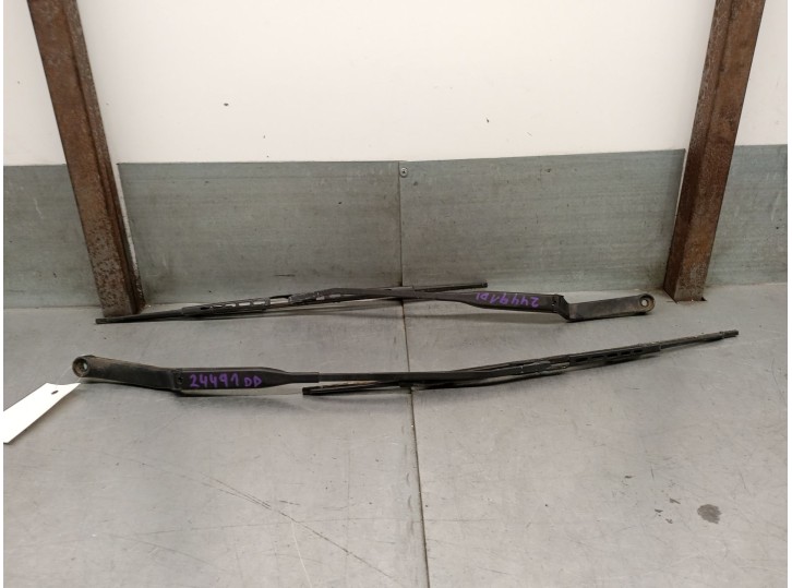 Recambio de brazo limpia delantero derecho para audi a6 berlina (c4) 2.6 referencia OEM IAM 4A1955408C 4A1955408A 