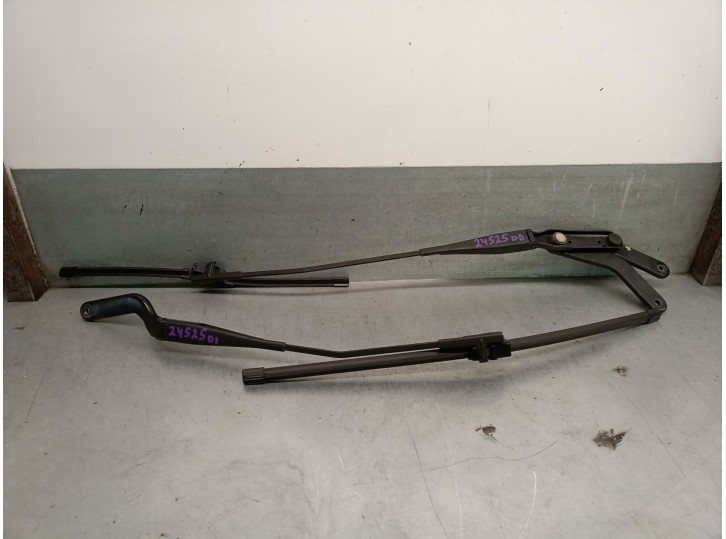 Recambio de brazo limpia delantero derecho para ford focus c-max (cap) 1.6 tdci cat referencia OEM IAM 3M5117526 1628979 