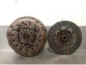 Recambio de kit embrague para renault grand scenic ii (jm0/1_) 1.9 dci (jm14) referencia OEM IAM 7701477695 7701477695 124035910