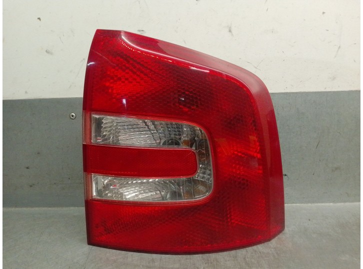 Recambio de piloto trasero derecho para skoda octavia combi (1z5) easy referencia OEM IAM 1Z9945096 1Z9945111B 