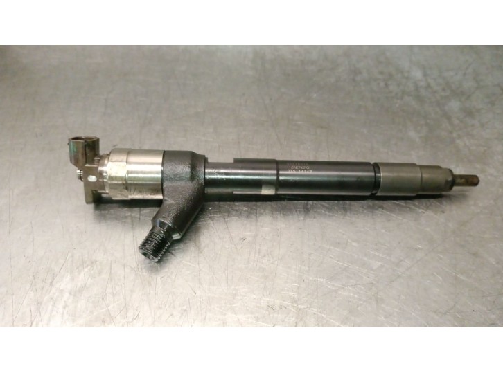 Replacement injector for Opel Astra J Lim. 1.6 CDTi DPF OEM IAM reference 55578075 03S16147 DENSO