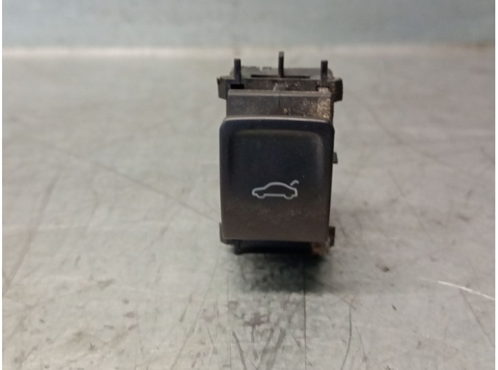 Replacement switch for Volkswagen Passat B8 (3G2, CB2) 2.0 TDI OEM IAM reference 3G0959831 3G0959831 