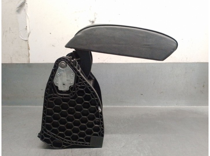 Recambio de apoyabrazos central para skoda yeti (5l) 2.0 tdi referencia OEM IAM 3T0864207B 5L0864207C 