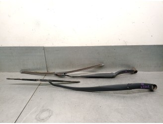 Replacement front right wiper arm for Kia Optima 1.7 CRDi CAT OEM IAM reference 98321D4000 98321D4000 