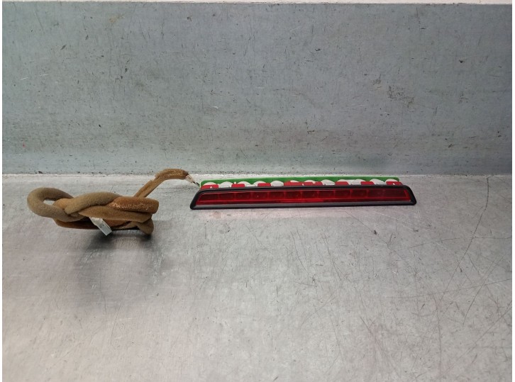 Recambio de luz central de freno para kia optima 1.7 crdi cat referencia OEM IAM 92700D4000 92700D4000 