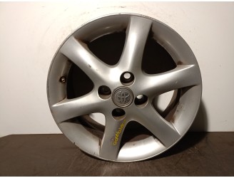 Recambio de llanta para toyota corolla (e12) 2.0 d-cat referencia OEM IAM 4261102430 R15X6JJET45 