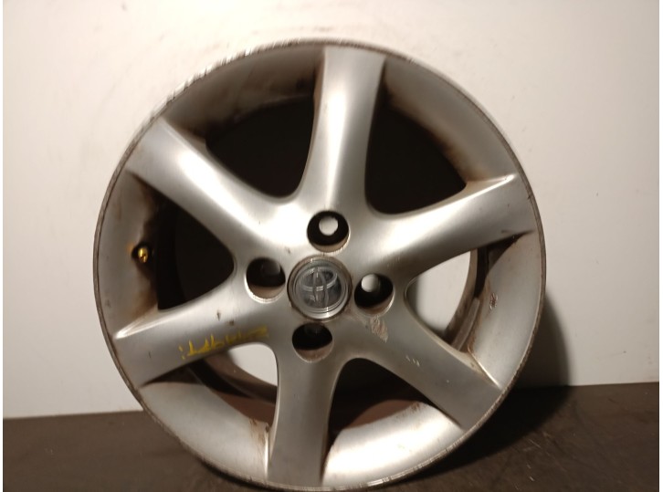 Recambio de llanta para toyota corolla (e12) 2.0 d-cat referencia OEM IAM 4261102430 R15X6JJET45 