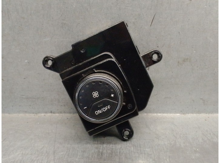 Recambio de mando climatizador para kia sorento iii (um) 2.2 crdi referencia OEM IAM 97983C5000  