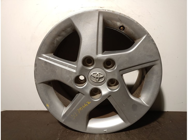 Recambio de llanta para toyota auris 1.8 16v cat referencia OEM IAM 4261102D90 R15X6JET39 