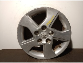 Recambio de llanta para toyota auris 1.8 16v cat referencia OEM IAM 4261102D90 R15X6JET39 
