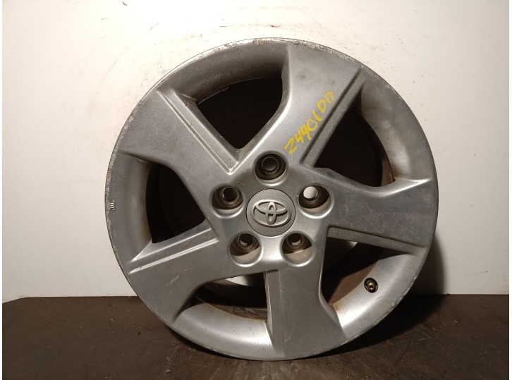 Recambio de llanta para toyota auris 1.8 16v cat referencia OEM IAM 4261102D90 R15X6JET39 
