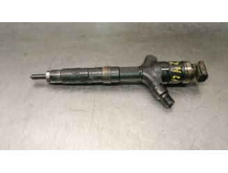 Recambio de inyector para toyota corolla (e12) 2.0 d-cat referencia OEM IAM 236700G010 DENSO