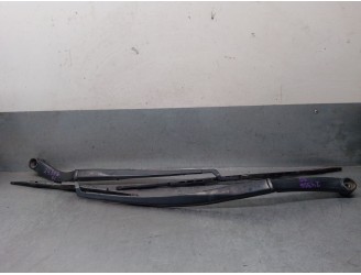 Recambio de brazo limpia delantero derecho para kia sorento iii (um) 2.2 crdi referencia OEM IAM 98321C5000 98311C5000 