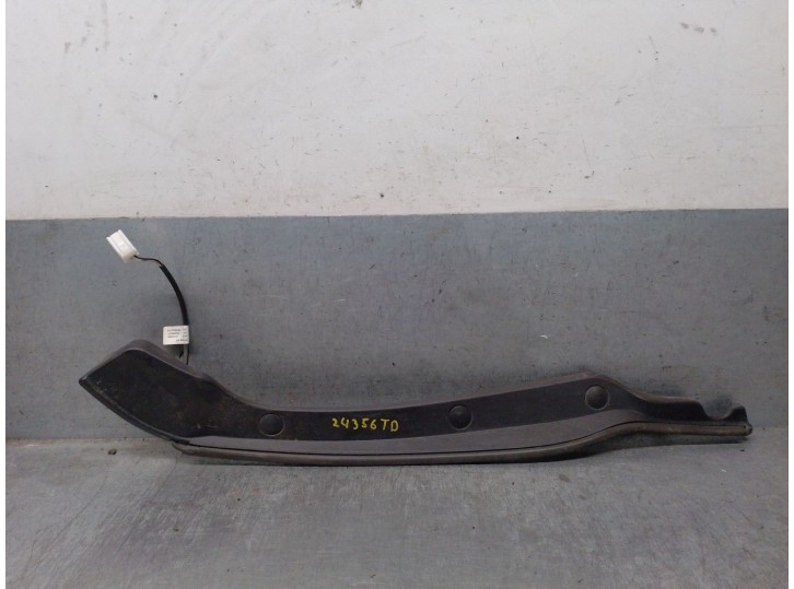 Recambio de molduras traseras para kia sorento iii (um) 2.2 crdi referencia OEM IAM 83140C5100 83140C5100 