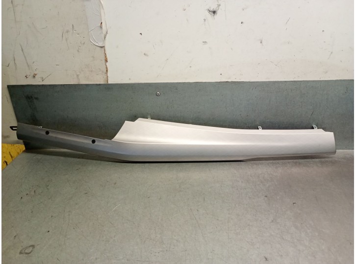 Recambio de molduras delanteras para volkswagen golf viii (cd1, da1) 1.5 etsi referencia OEM IAM 5H1858416G 5H1858416G 