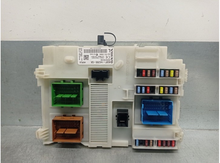 Recambio de caja reles / fusibles para volvo v60 i (155) d3 / d4 referencia OEM IAM 31314116AA  28280587