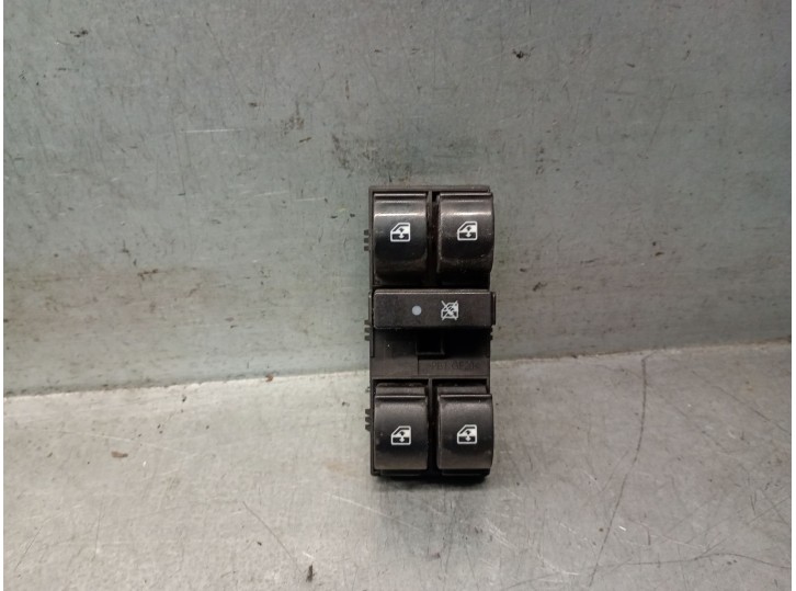 Recambio de mando elevalunas delantero izquierdo para fiat tipo station wagon (356_, 357_) 1.4 (356wxf1b) referencia OEM IAM 735