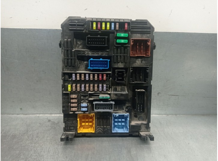 Recambio de caja reles / fusibles para bmw serie 3 berlina (e46) 2.0 16v diesel cat referencia OEM IAM 9832880380 28709105