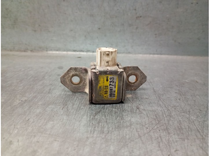 Replacement impact sensor for Mitsubishi Outlander I (CU_W) 2.0 4WD (CU2W) OEM IAM reference MR587733 