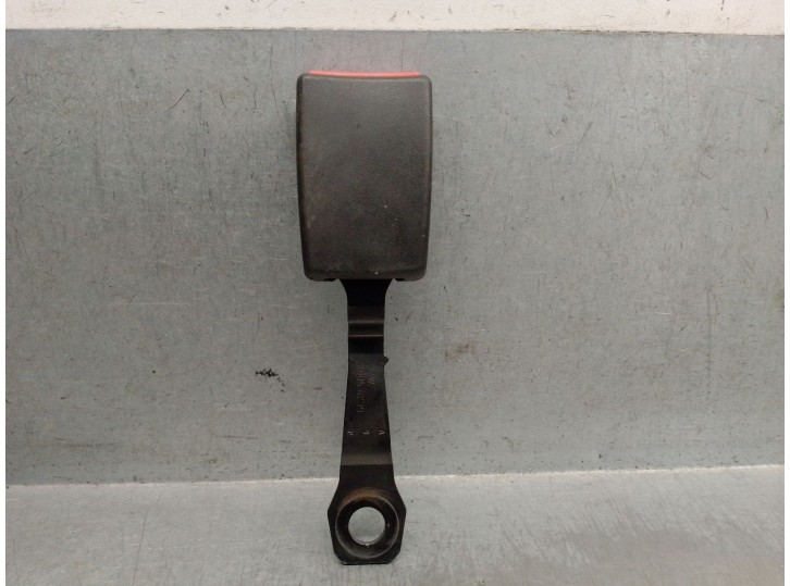 Recambio de enganche cinturon delantero derecho para skoda felicia combi (795) 1.6 referencia OEM IAM 6U0857756C 6U0857756C 