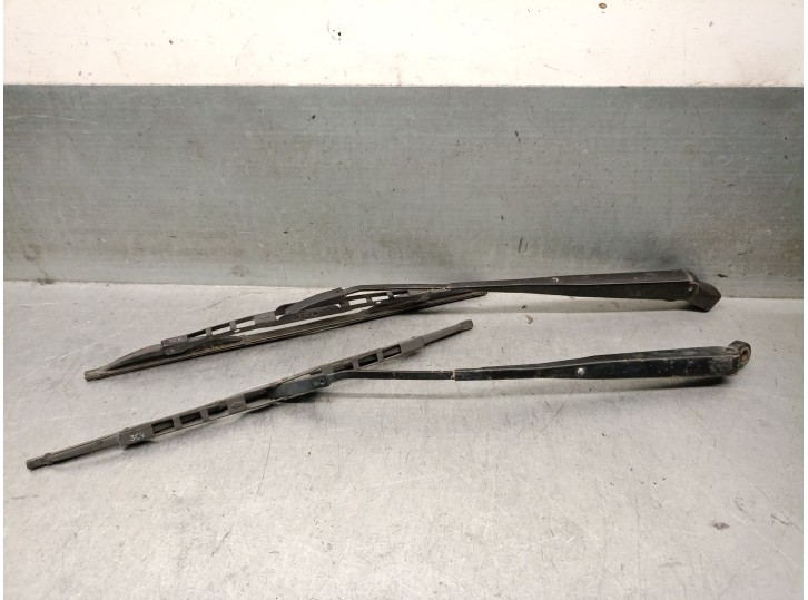 Recambio de brazo limpia delantero derecho para mitsubishi montero (l040) 2.5 turbodiesel referencia OEM IAM MB542221 MB542221 