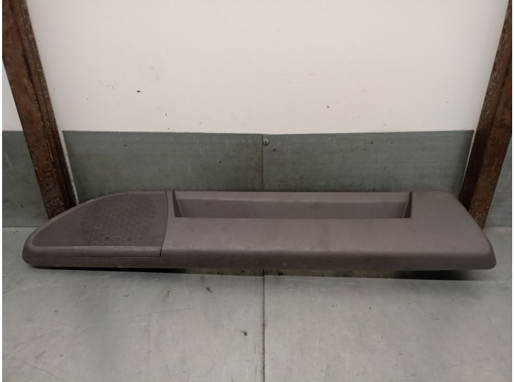 Recambio de embellecedor para nissan atleon 120 3.0 referencia OEM IAM 281729X001 281729X001 