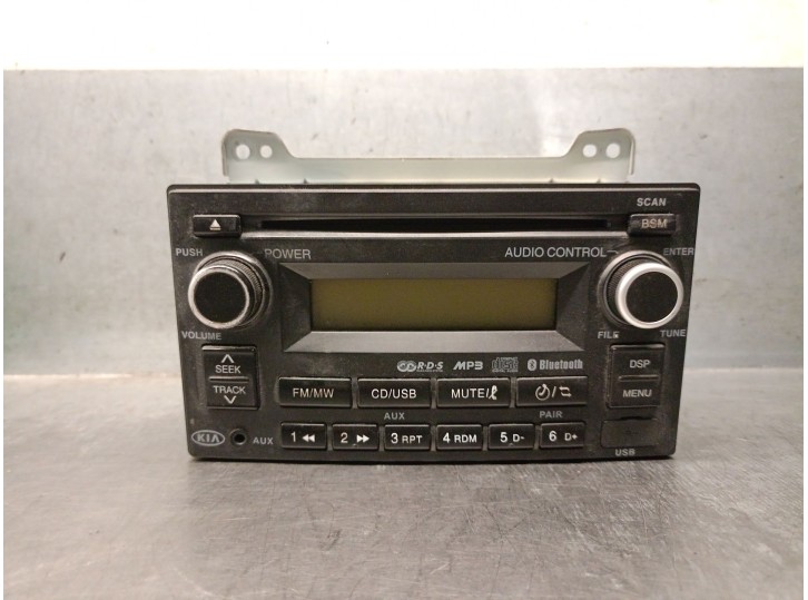 Replacement audio system / CD radio for Kia Carnival 2.9 CRDi CAT OEM IAM reference HCP3000KM 
