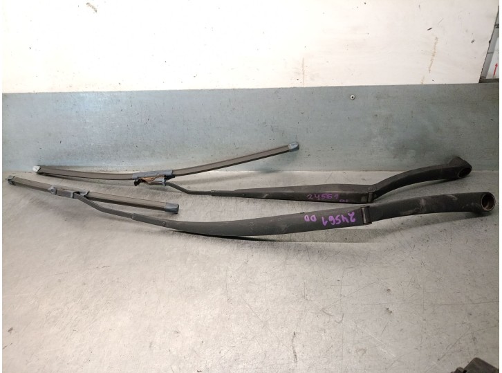 Recambio de brazo limpia delantero derecho para kia carnival 2.9 crdi cat referencia OEM IAM 983204D000 983204D000 