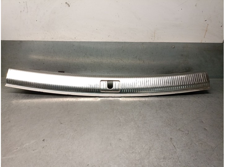 Recambio de molduras traseras para audi a4 b8 avant (8k5) 2.0 tdi referencia OEM IAM 8K9864483C 8K9864483C 