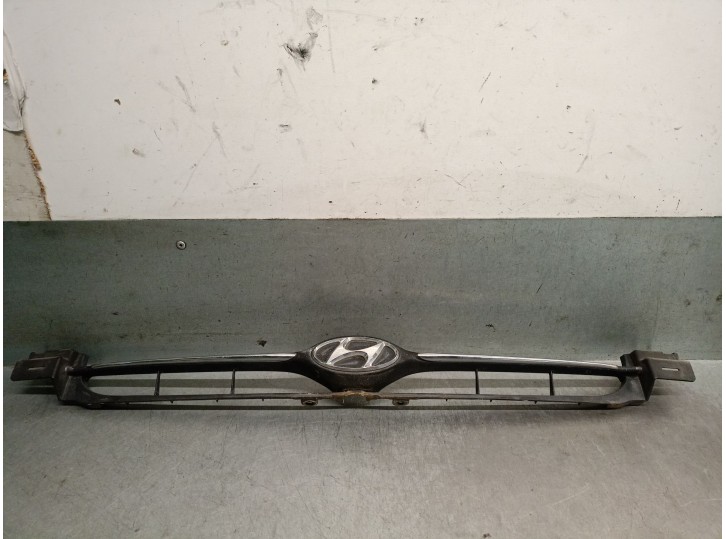Recambio de rejilla delantera para hyundai h 1 2.5 diesel referencia OEM IAM 865614A010 865614A010 