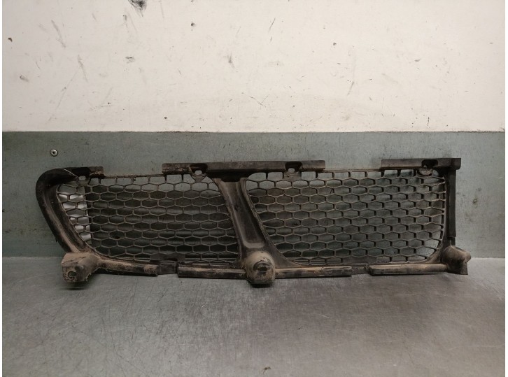 Recambio de rejilla delantera para hyundai h 1 2.5 diesel referencia OEM IAM 8652204A000 865224A000 