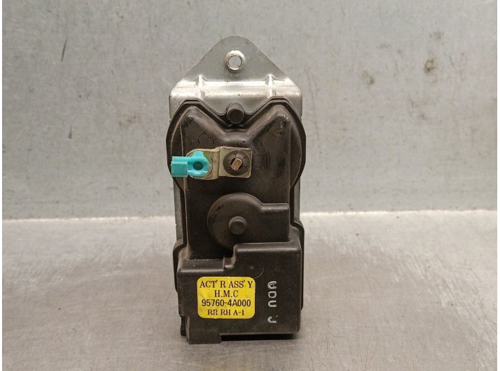 Recambio de motor cierre centralizado trasero derecho para hyundai h 1 2.5 diesel referencia OEM IAM 957604A000 957604A000 