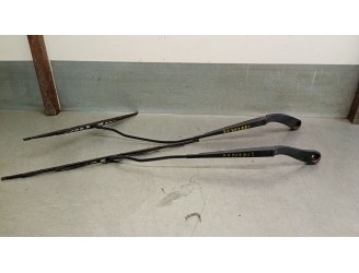 Recambio de brazo limpia delantero derecho para dodge journey 2.0 16v crd cat referencia OEM IAM 68030274AA 68030274AA 