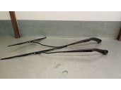 Recambio de brazo limpia delantero derecho para dodge journey 2.0 16v crd cat referencia OEM IAM 68030274AA 68030274AA 