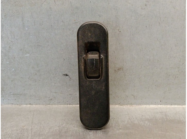 Replacement rear left window lift switch for Mitsubishi L 200 (K6/7) 2.5 TD CAT OEM IAM reference MR732123 MR732123 