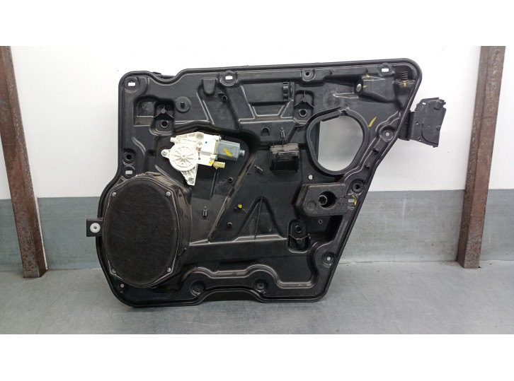 Recambio de elevalunas trasero derecho para dodge journey 2.0 16v crd cat referencia OEM IAM 68043732AA 68043732AA 